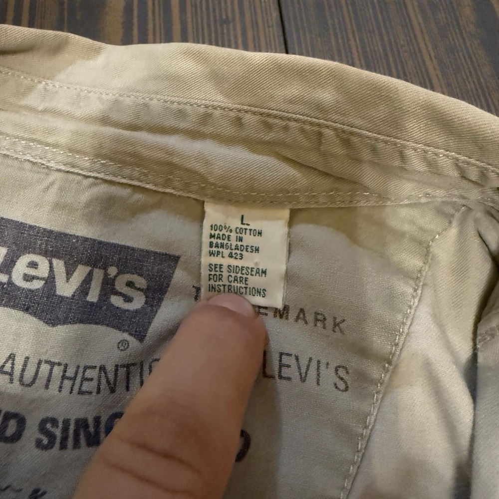 Vintage Levi’s Light Tan Button-Up Shirt size L - Picture 5 of 8